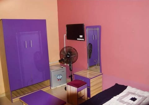 Comfort Room, City View