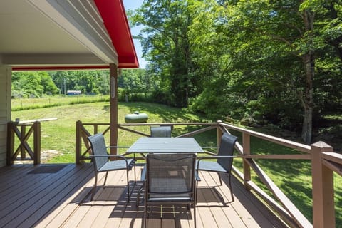 Deck | Outdoor Dining Area | Private Backyard