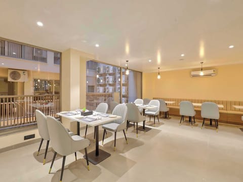 Classic Room | Dining