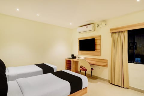 Desk, WiFi (free), bed sheets