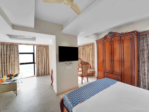 Desk, WiFi (free), bed sheets