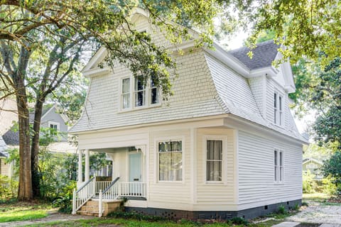 Mobile Vacation Rental | 3BR | 2.5BA | 1,870 Sq Ft