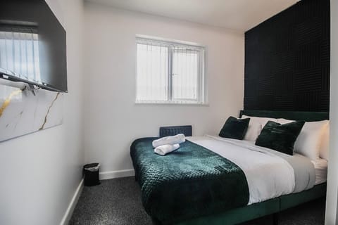 4 bedrooms, WiFi (free), bed sheets