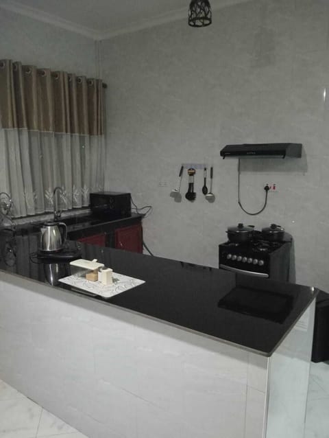 Microwave, oven, dishwasher, cookware/dishes/utensils