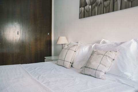 Iron/ironing board, WiFi (free)
