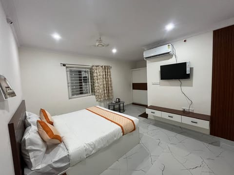 Deluxe Double Room, City View | WiFi (free)