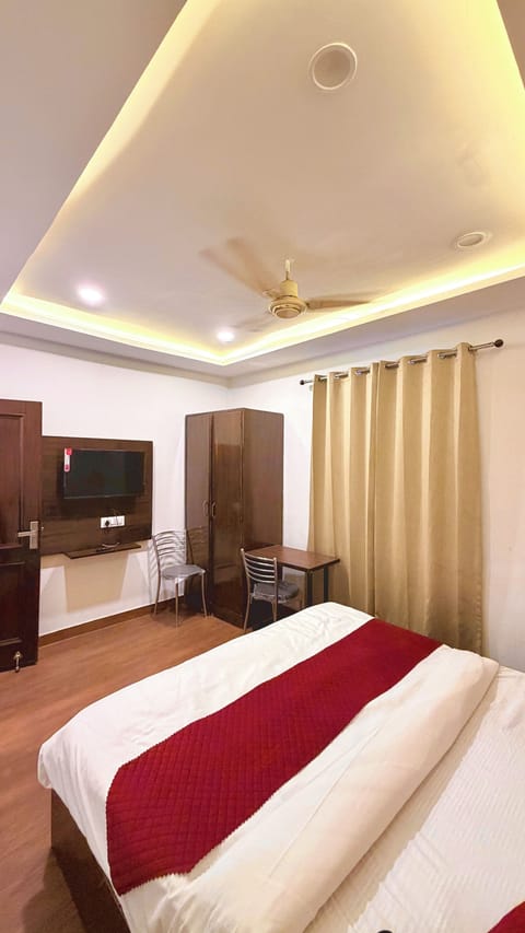Deluxe Double Room, City View | Premium bedding, desk, laptop workspace, WiFi (free)