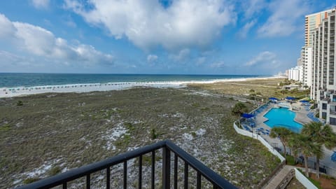Condo, 3 Bedrooms | Property grounds