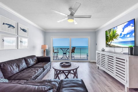 Living Room with Gulf Views and Balcony Access