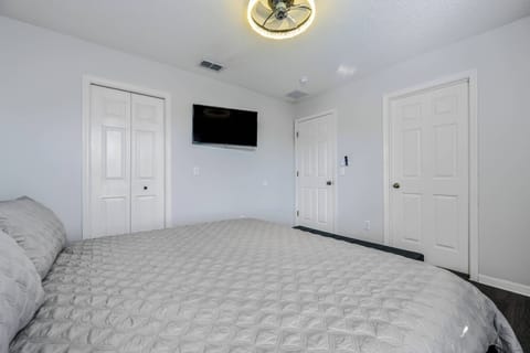 5 bedrooms, iron/ironing board, individually decorated, bed sheets