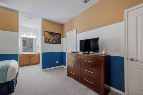7 bedrooms, iron/ironing board, bed sheets