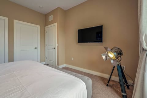 4 bedrooms, iron/ironing board, bed sheets