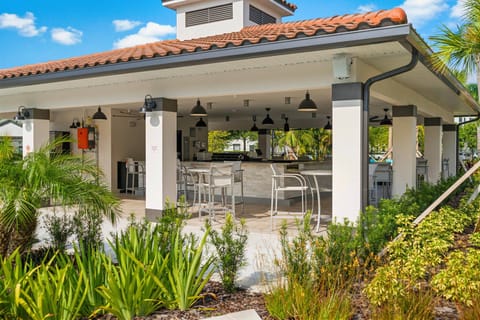 Poolside bar