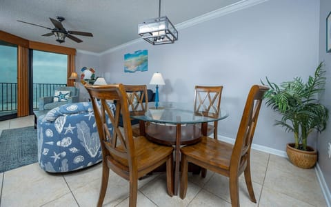 Condo, 2 Bedrooms | Dining