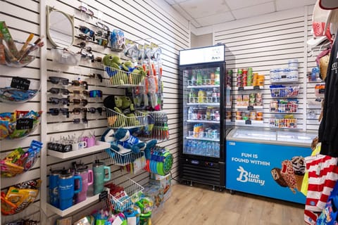 Condo, 1 Bedroom | Gift shop