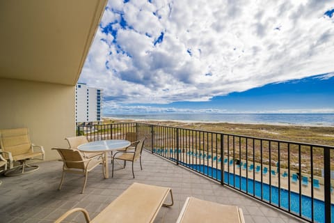 Condo, 2 Bedrooms | Outdoor dining