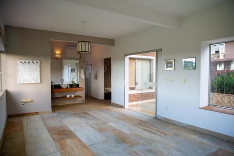 Hot stone massages, deep-tissue massages, 1 treatment room, massages