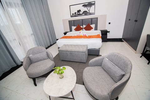 Comfort Suite, Balcony, Mountain View | Desk, laptop workspace, WiFi (free)