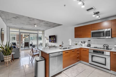2-web-or-mls-3250NE1stAve613-1