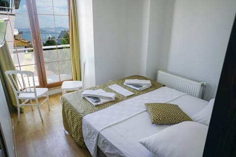 Standard Room, Sea View | WiFi (free), bed sheets
