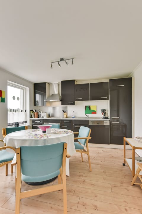 Apartment, 3 Bedrooms | In-room dining