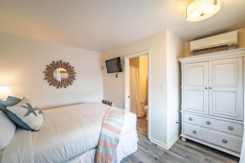 Bedroom. Interior and views may vary based on location and availability.