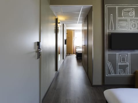 Standard Room, Multiple Beds | Desk, soundproofing, iron/ironing board, free cribs/infant beds