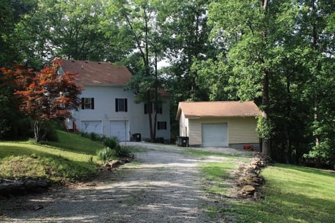 Welcome to Cub Run Lake House Retreat, a spacious home near Nolin Lake.