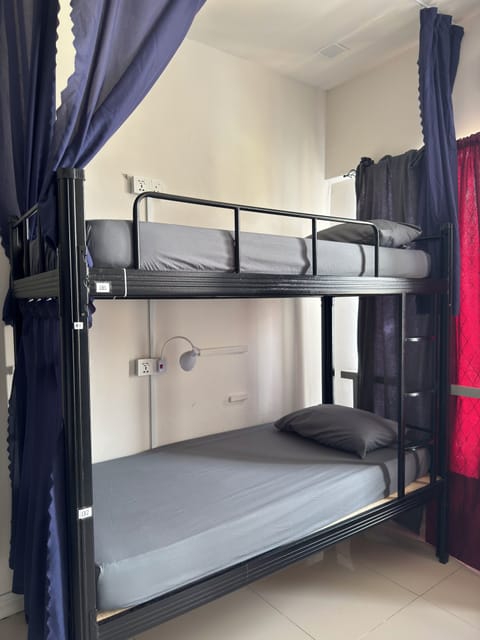 WiFi (free), bed sheets