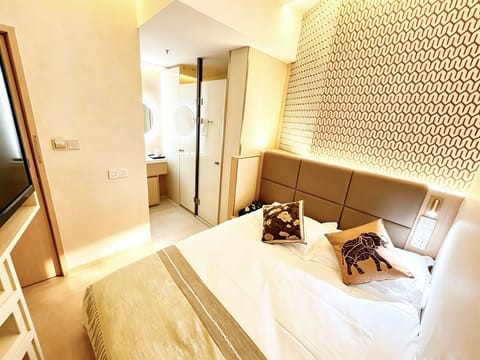 Classic Double Room | Blackout drapes, iron/ironing board (on request), WiFi (free)