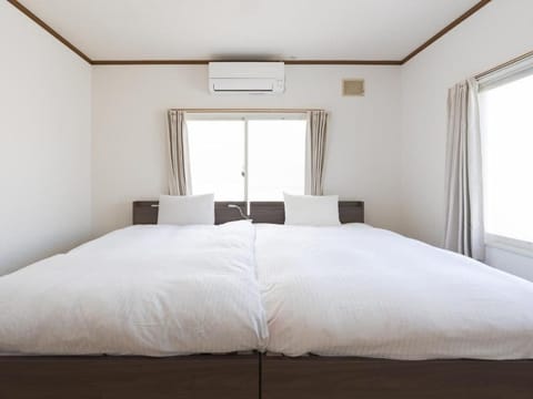 Basic House, 4 Bedrooms, City View | WiFi (free)