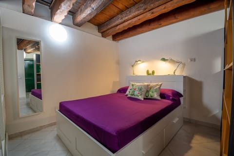 Classic Condo | Soundproofing, WiFi (free)