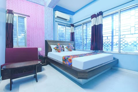 Egyptian cotton sheets, premium bedding, in-room safe, desk