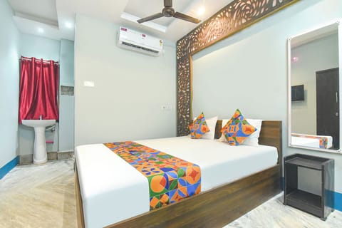 Premium Room | Egyptian cotton sheets, premium bedding, in-room safe, desk