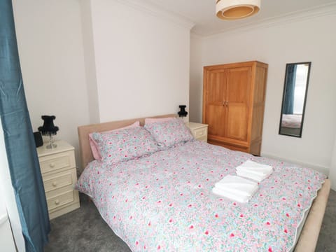 6 bedrooms, WiFi (free), individually decorated, individually furnished