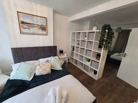 4 bedrooms, WiFi (free)