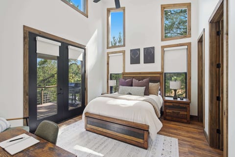 Cabin, Multiple Beds, Mountain View (The Lodge at Walnut Peak) | 3 bedrooms, individually decorated, individually furnished, bed sheets