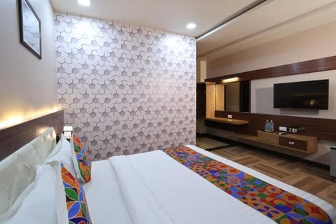 Superior Double Room, City View | Iron/ironing board, WiFi (free)
