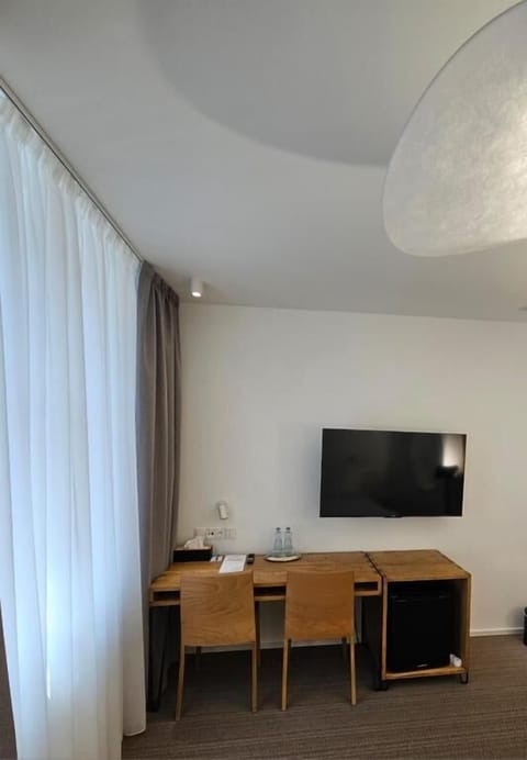 Double Room (No 4) | Interior