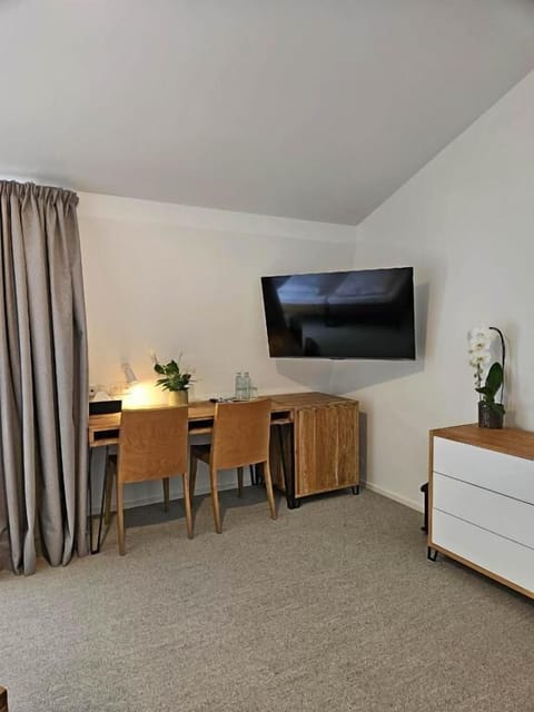 Double Room, Mountain View (No 16) | Interior