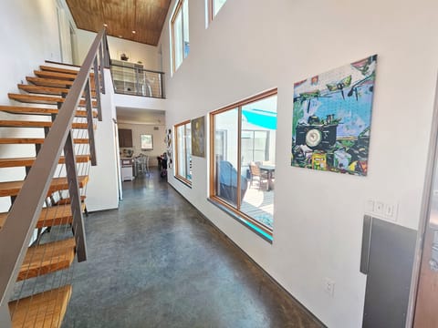Entrance hallway - stairway to second floor