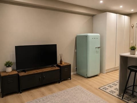 Iron/ironing board, WiFi (free)