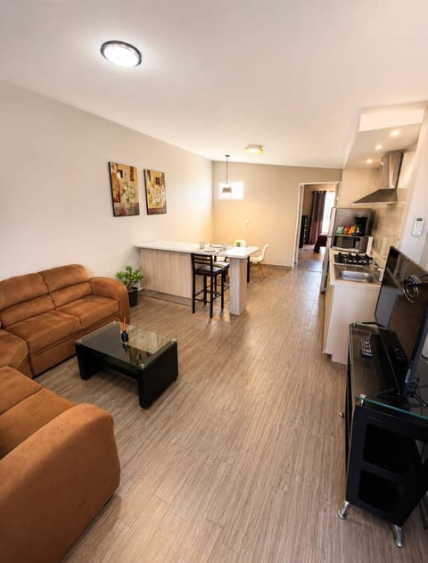 Disfruta este amplio departamento open space totalmente climatizado, con wifi, smart tv y enorme ventanal a la terraza.
