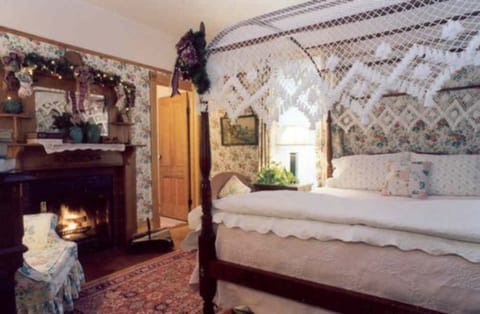 Individually decorated, soundproofing, iron/ironing board, free WiFi