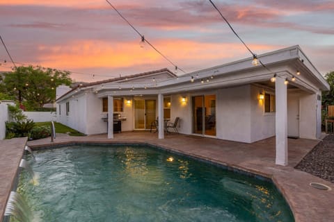 A cozy 3 bedroom, 2.5 bathroom home with a private pool located in La Quinta, CA.