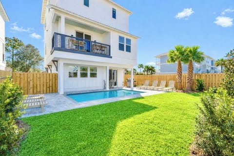 Drift Away—your perfect group getaway that SLEEPS 22! Just steps from the beach, this stunning retreat includes a FREE golf cart. Unwind in the backyard oasis with a HEATED pool, outdoor kitchen, and lounge seating.