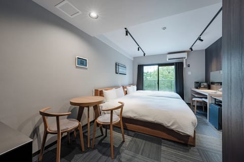 Standard Twin Room, Balcony, Park View | WiFi (free)