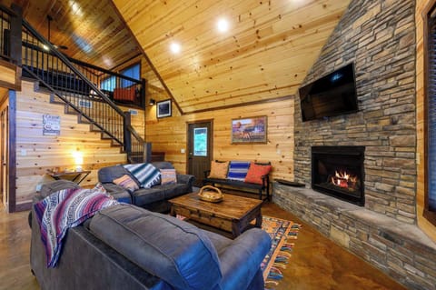 Cabin, Multiple Beds, Mountain View (Over Yonder Inn) | Living area