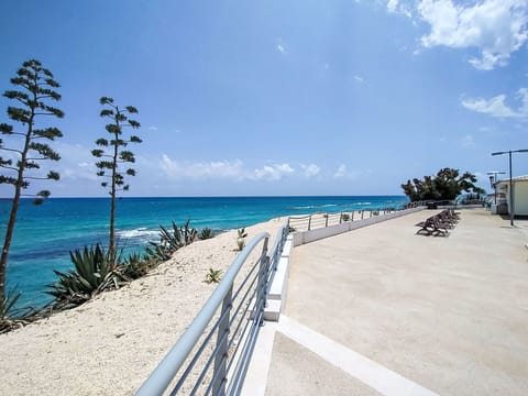 Blue, Body Of Water, Horizon, Coast, Coastal And Oceanic Landforms, Sea, Beach, Ocean, Shore, Tropics