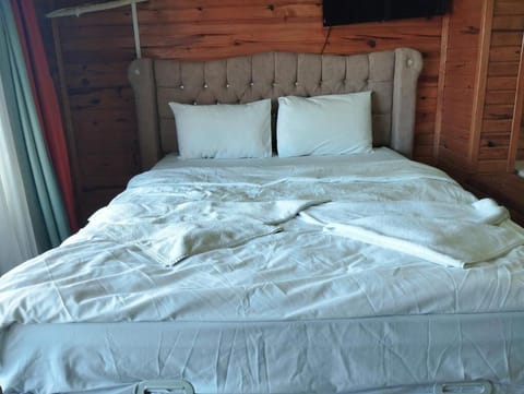 Deluxe Double Room, Sea View | Iron/ironing board, WiFi (free)